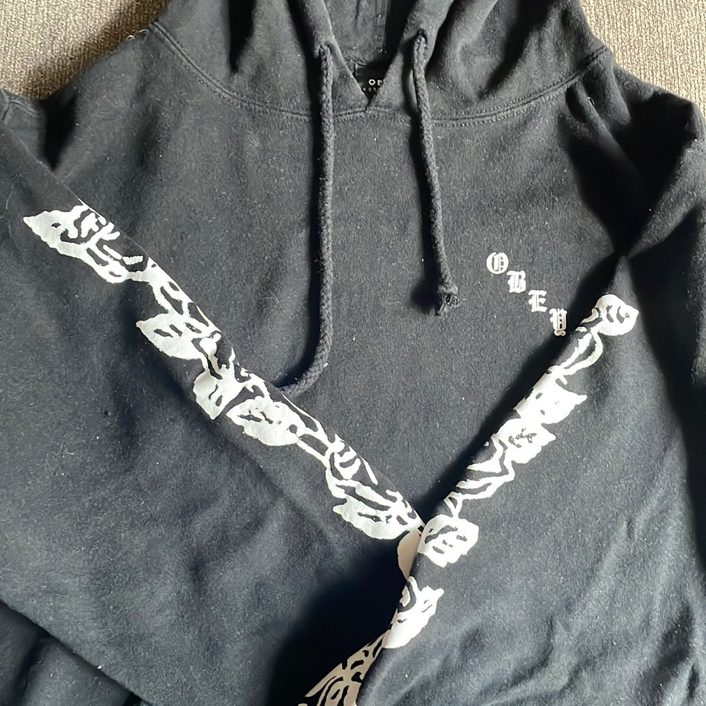 Gently used OBEY sweatshirt. Size L but shrunk so I would say more like a small